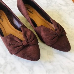Suede Bow cocoa kitten heel